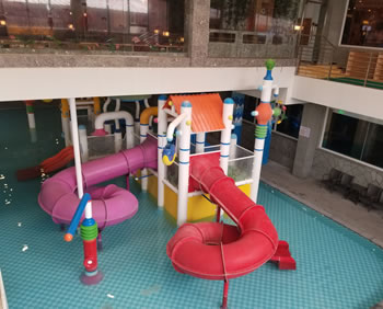 室內(nèi)水上樂園旋轉(zhuǎn)滑梯定制：一場水上的冒險之旅