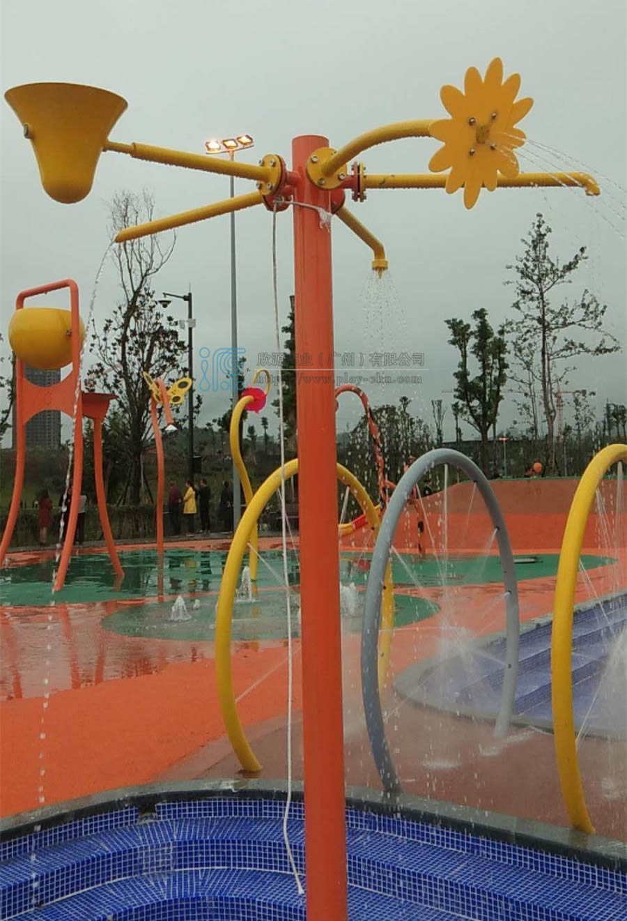 多功能倒水游樂(lè)設(shè)備