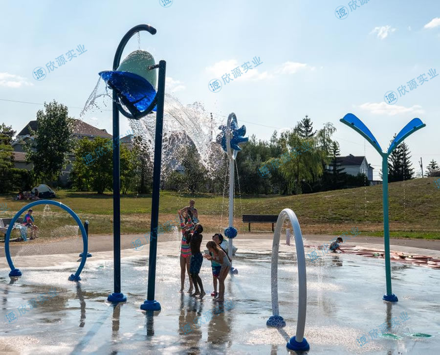 倒水桶戲水設備