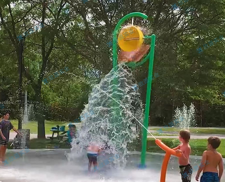 倒水桶戲水設備