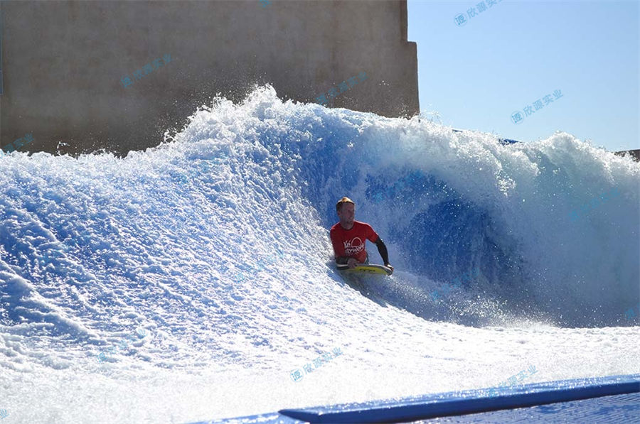 卷曲海浪沖浪模擬器