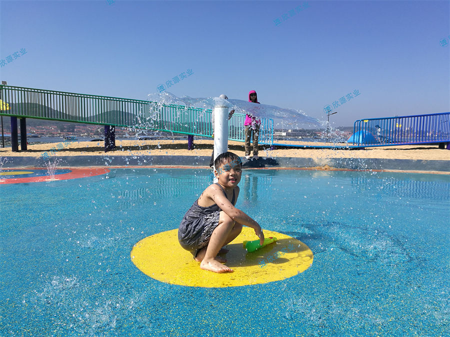 立柱灑水器戲水游樂設備