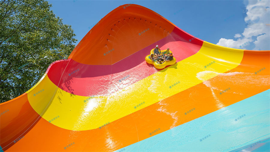 水上樂園充氣玩具以及水上浮具特點的相關介紹-7439
