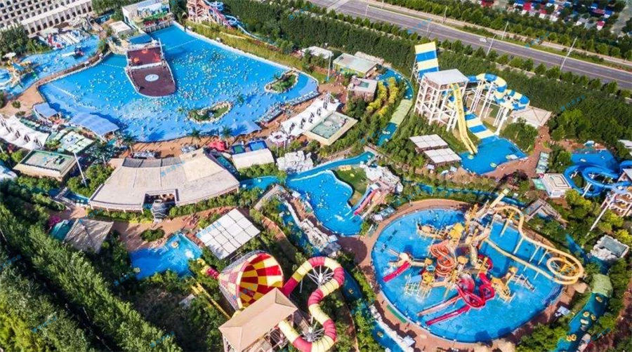 做為水上樂(lè)園設(shè)備廠家我們必須以身作則，把玩的安全的水上樂(lè)園設(shè)備推向市場(chǎng)