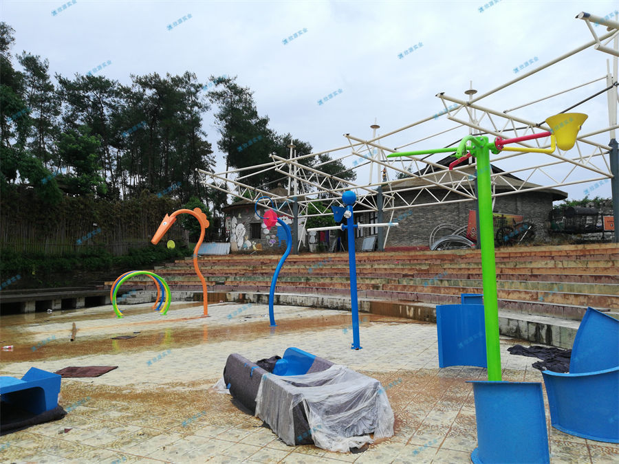 乘坐水上游樂設施一定要注意安全-7880