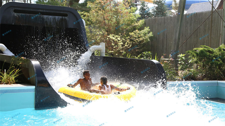 水上樂園設備的造型相當豐富-7551